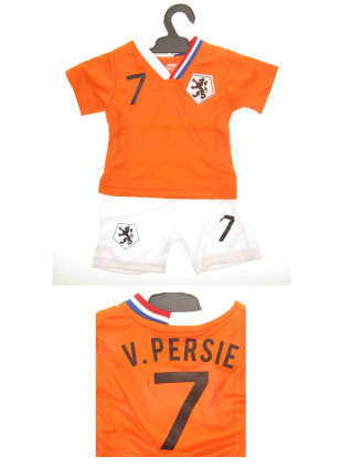 Voetbalsetje, shirt en broek opdruk nr.7, van Persie mt. 92